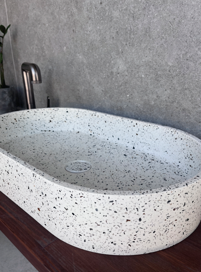 Afrodite White Διάσταση: 60X35X12 ΜΕ ΒΑΛΒΙΔΑ ΣΤΟ ΧΡΩΜΑ ΤΟΥ ΝΙΠΤΗΡΑ